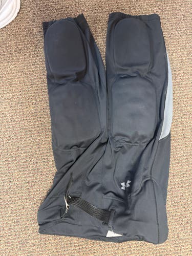 Youth Under Armour Game Pants Black XL  Used (97212)