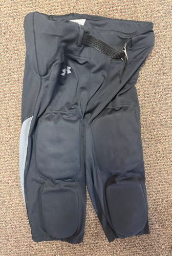 Youth Under Armour Game Pants Black XL Used (97212)