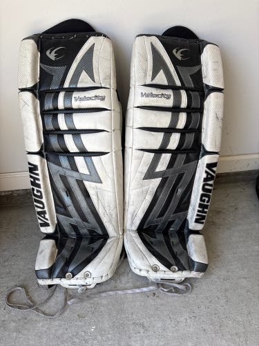 32" Vaughn Velocity 7400 Goalie Leg Pads (Used)