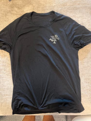 Black Medium Men's Lululemon Shirt (Used)
