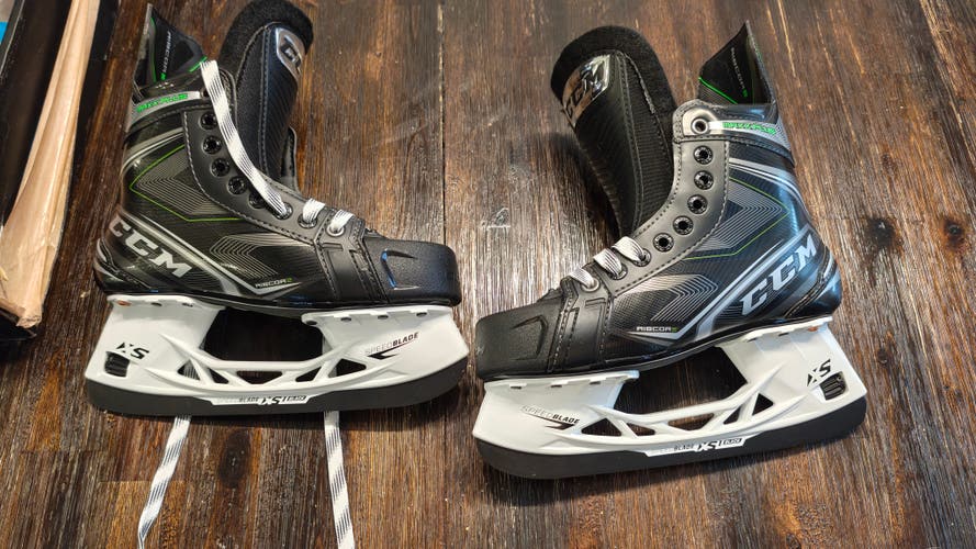 CCM Ribcor Maxx Plus Hockey Skates Regular Width 6 (New)