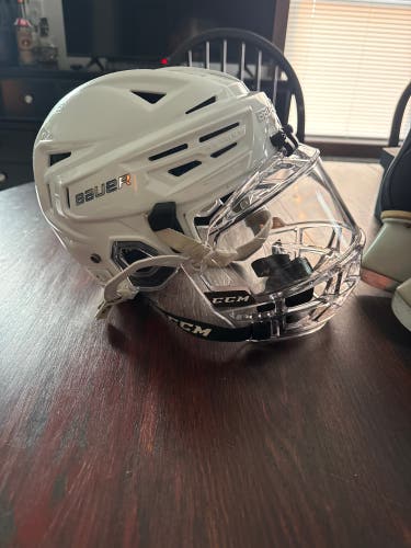 Medium Bauer Re-Akt 155 Helmet (Used)