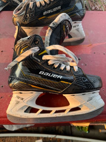 2022 Bauer Supreme M5 Pro Hockey Skates Regular Width Size 2 (Used)