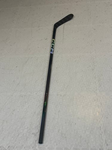 Junior CCM JetSpeed FT8 Pro Right Handed Hockey Stick P28 50 Flex (Used)