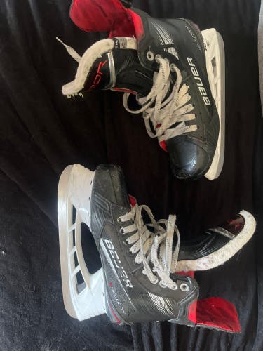 Red 2023 Bauer Vapor XVelocity Hockey Skates Wide Width 7.5 (Used)