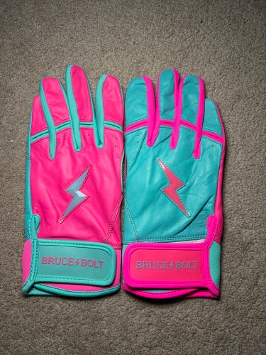 Small Short Cuff Bruce Bolt Batting Gloves (New)