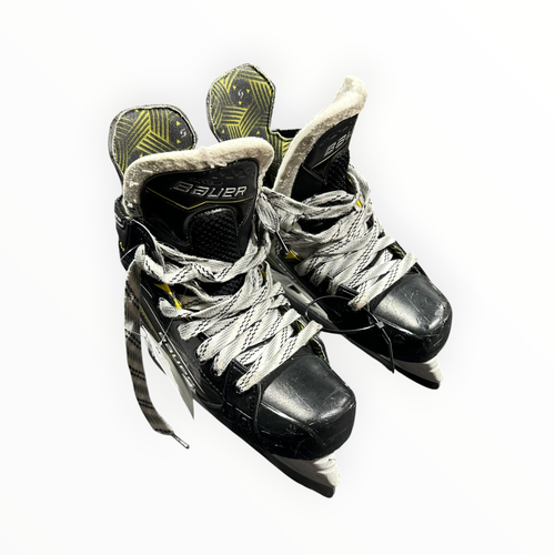 Used Bauer M40 Intermediate Hockey Skate Intermediate 3.5 11375-S000380426