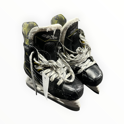 Used Bauer M40 Junior Hockey Skate Junior 02.5 11375-S000380436