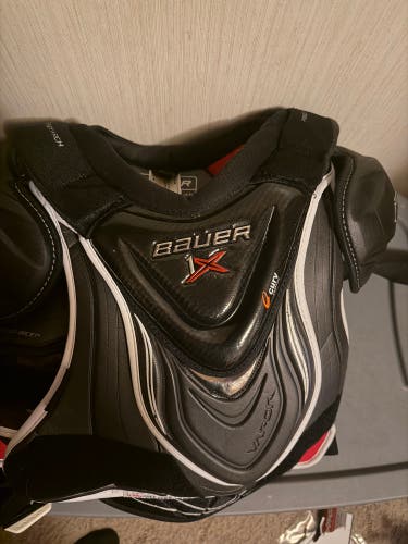 Medium Senior Bauer Vapor 1X Shoulder Pads (Used)