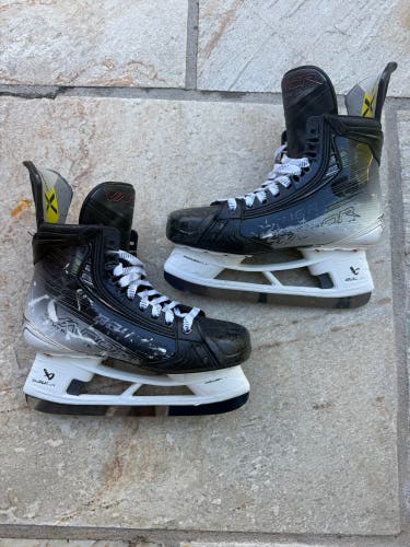 Bauer Vapor Hyperlite 2 Hockey Skates 7.5 (Used)