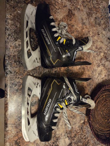 Bauer Supreme M40 Hockey Skates Junior Size 3.5 EE (Used)