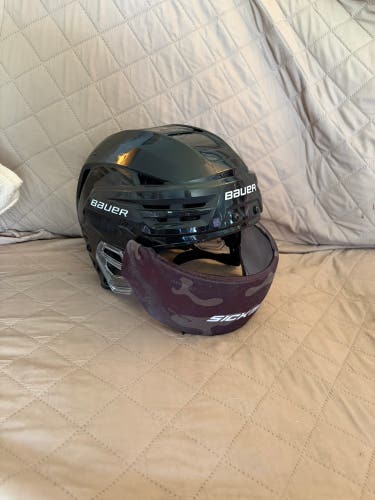 Medium Bauer Re-Akt 90 Helmet (Used)