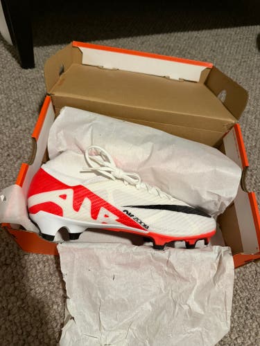 White Women's Size M 8.0 (W 9.0) Nike Mercurial superfly 9 Cleats (New)
