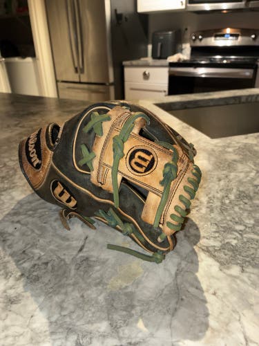 Wilson A2000 RH Infield Baseball Glove 11.5" (Used)