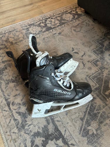 Bauer Supreme Shadow Hockey Skates Regular Width Pro Stock 8 (Used)