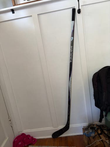 Senior Bauer Vapor Flylite Right Handed Hockey Stick P28 77 Flex (Used)