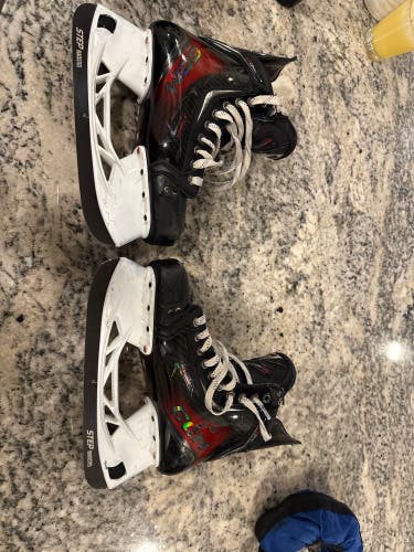 2025 CCM JetSpeed FT8 Pro Hockey Skates Narrow Width 8.5 (Used)
