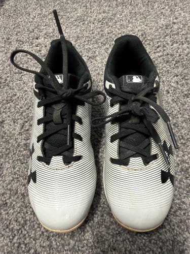 Under Armour Leadoff RM Jr Youth Baseball Cleats Size 13K Black/White (Used)