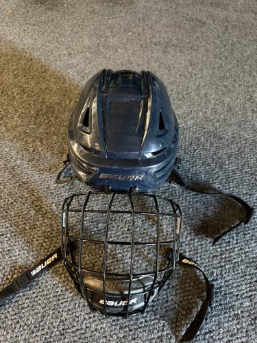 Medium Bauer Re-Akt 150 Helmet (Used)