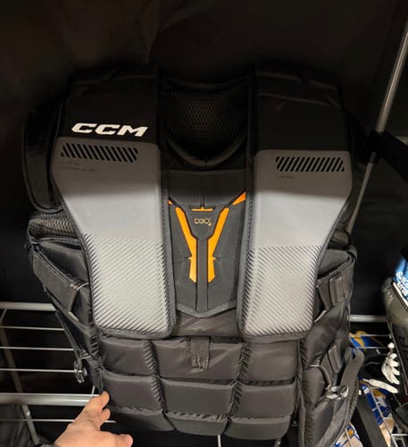 Large/Extra Large CCM Pro Spec Goalie Chest Protector Pro Stock (Used)