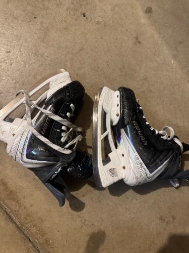 2025 Bauer Vapor Flylite Hockey Skates Extra Wide Width Size 3.5 (Used)