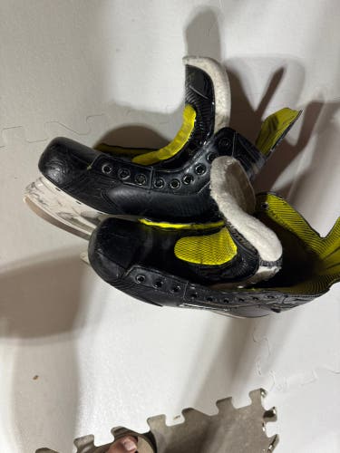 2018 Bauer Supreme S29 Hockey Skates Regular Width Size 5 (Used)