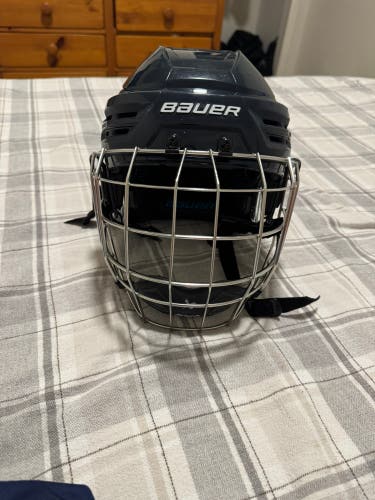 Medium Bauer Re-Akt 90 Helmet (New)