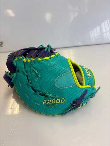 Wilson A2000 1612ss RH First Base Baseball Glove 12" (New)