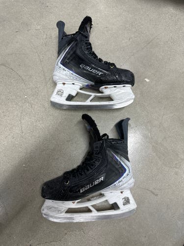 2025 Bauer Vapor Flylite Hockey Skates Regular Width Size 3 (Used)
