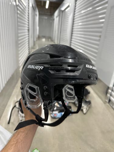 Medium Bauer Re-Akt 85 Helmet (Used)
