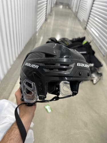 Small Bauer Re-Akt 85 Helmet (Used)