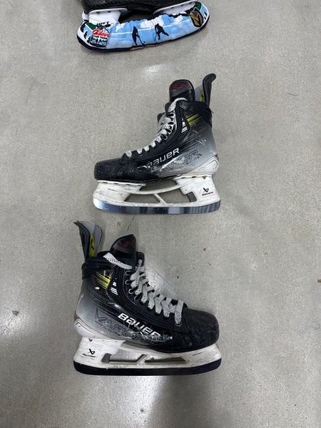 2023 Bauer Vapor Hyperlite 2 Hockey Skates Size 5 (Used)