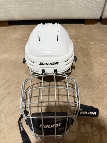 Medium Bauer Re-Akt 85 Helmet (Used)