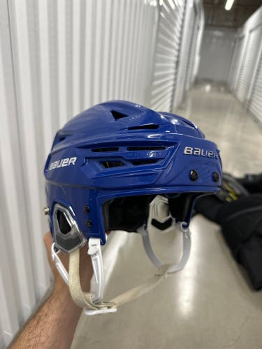 Medium Bauer Re-Akt 150 Helmet (Used)