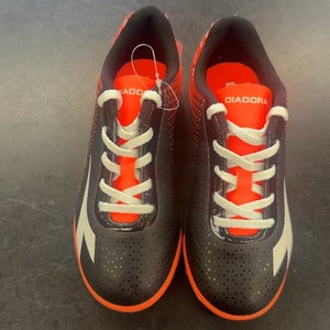 Diadora 7TRI Indoor Soccer Shoes - Youth 13.5 -brand new