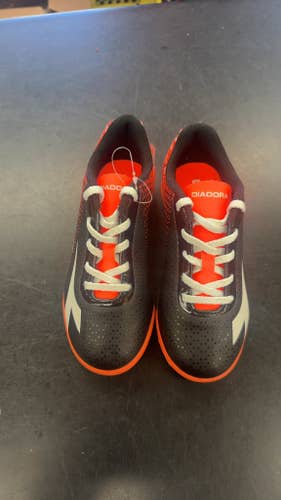 Diadora 7TRI Indoor Soccer Shoes - Youth 13.5 -brand new
