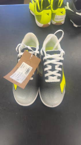 Diadora Pichichi JR Youth Soccer Shoes - Size 13.5-branb new turf shoes