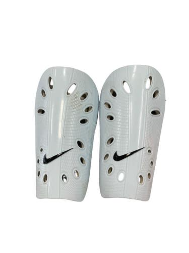 Used Nike Soccer Shin Guards Youth White SM 11859-S000032522