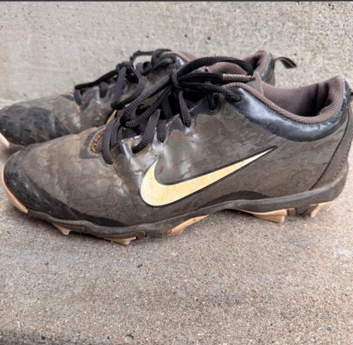 Women's Size M 8.5 (W 9.5) Adult Nike Cleats (Used)