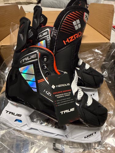 Black 2023 True HZRDUS 7x Hockey Skates Regular Width Size 2.5 (New)