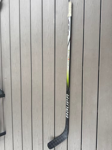 Intermediate Bauer Vapor Hyperlite 2 Right Handed Hockey Stick 50 Flex (Used)
