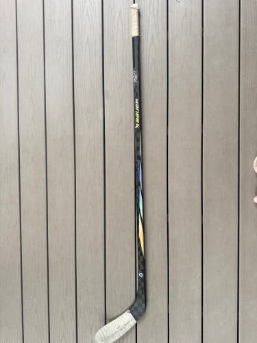 Intermediate Bauer Vapor Flylite Right Handed Hockey Stick 50 Flex (Used)