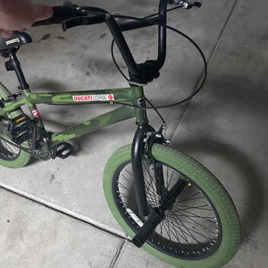 Unisex 2023 BMX Bike 11" (Used)