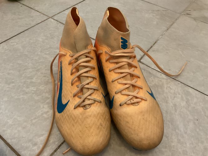 Orange Unisex 6.5Y (Big Kids / Youth) Nike Mercurial Superfly Molded Cleats Cleats (Used)