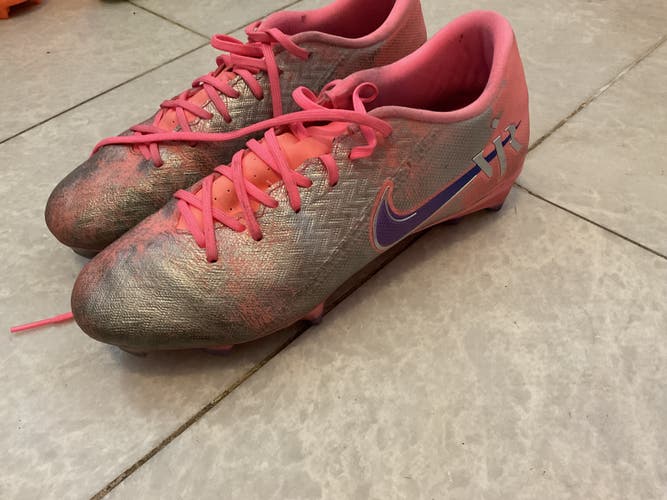 Pink Kids 6.5Y (Big Kids / Youth) Nike JR MERCURIAL VAPOR X FG Molded Cleats Cleats (Used)