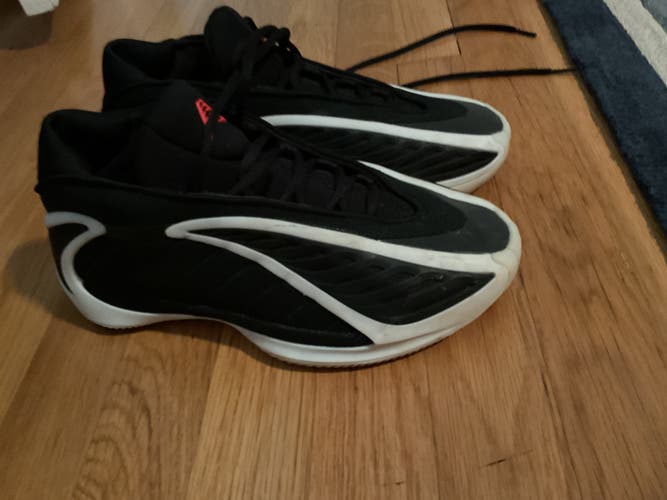 Kid's 5.5Y (Big Kids / Youth) Adidas Shoes (Used)