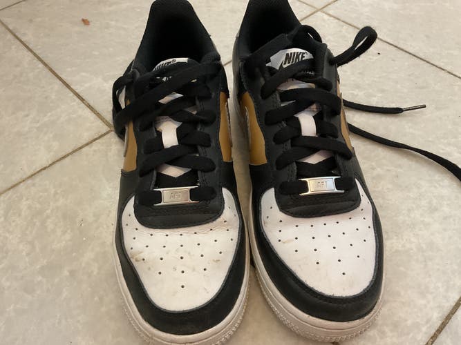 Black Unisex 5.5Y (Big Kids / Youth) Youth Nike Air Force 1 Shoes (Used)