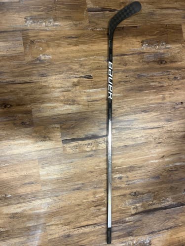Senior Bauer Vapor Hyperlite Right Handed Hockey Stick P92 77 Flex Pro Stock (New)