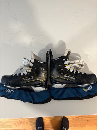 Bauer Supreme M40 Hockey Skates Regular Width 13.5 (Used)