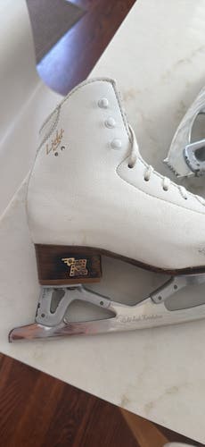 Risport Figure Skates B Junior 3 (Used)